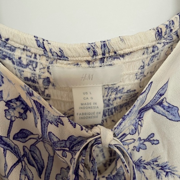 H&M Ruffled Short Sleeve Floral Blouse - Picture 2 of 5